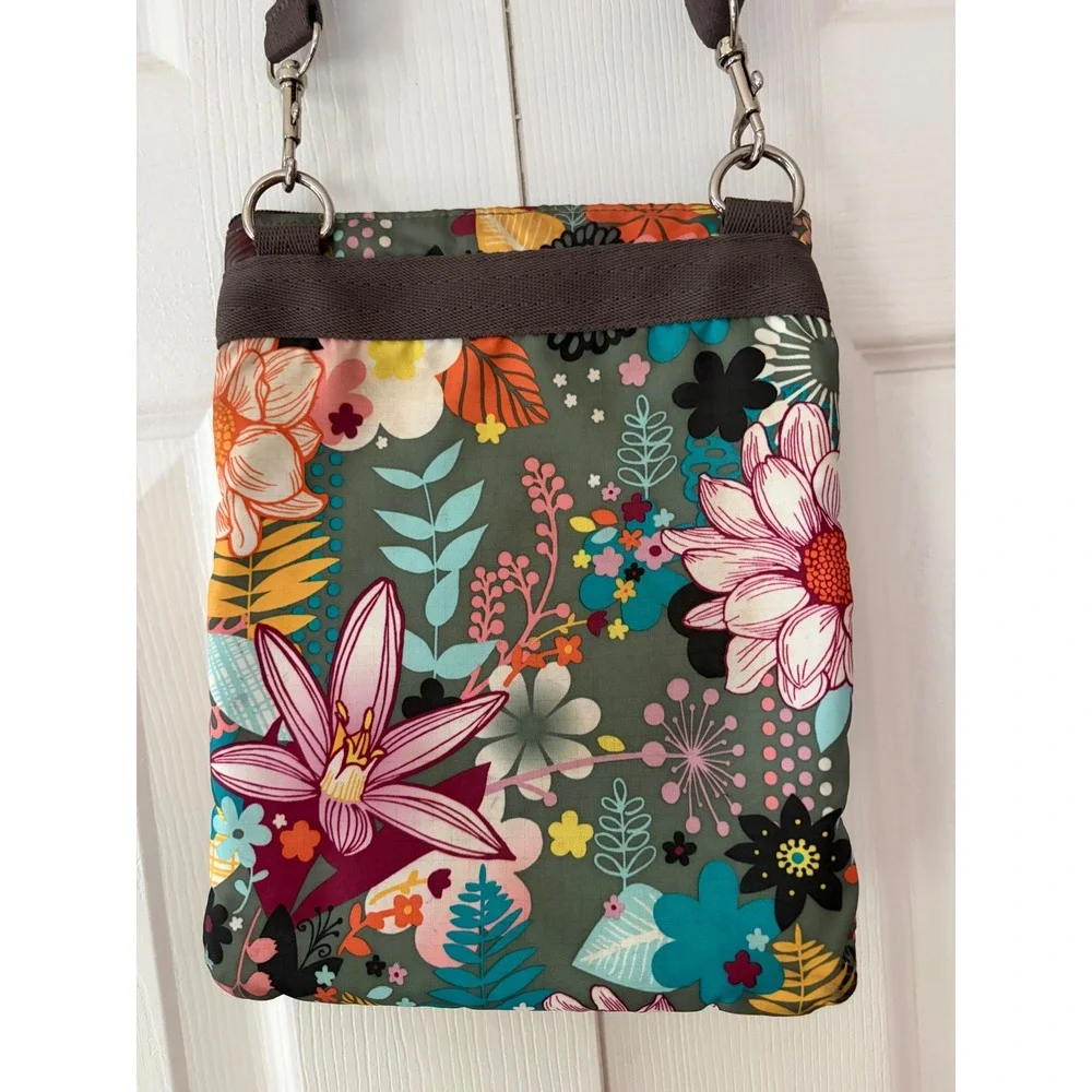 LeSportsac Quinn Crossbody Bag Floral‎ Print Olive Green Nylon Triple Zip Travel